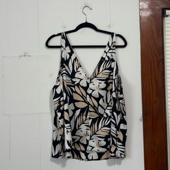 Old Navy Satin Palm Floral Tank Plus size 3X - Picture 4 of 4